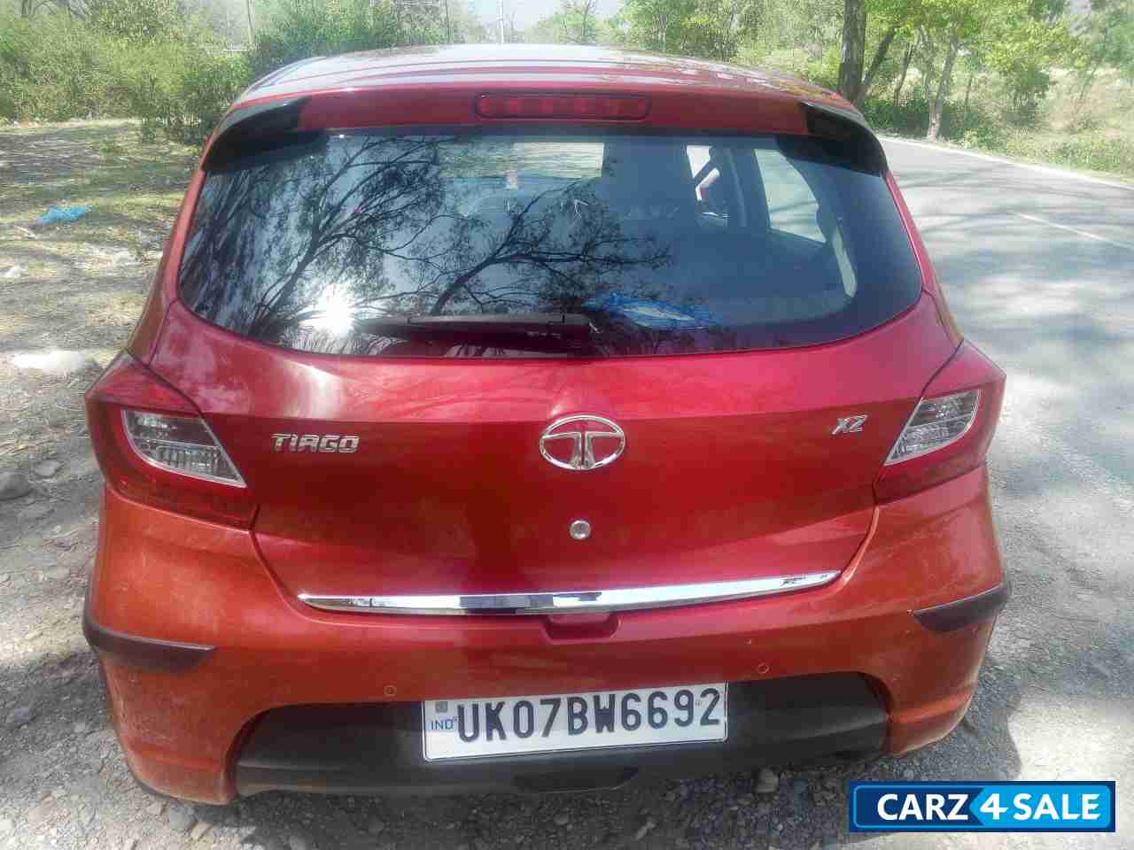 Cherry Red Tata  Tiago 1.2 Revotron XZ