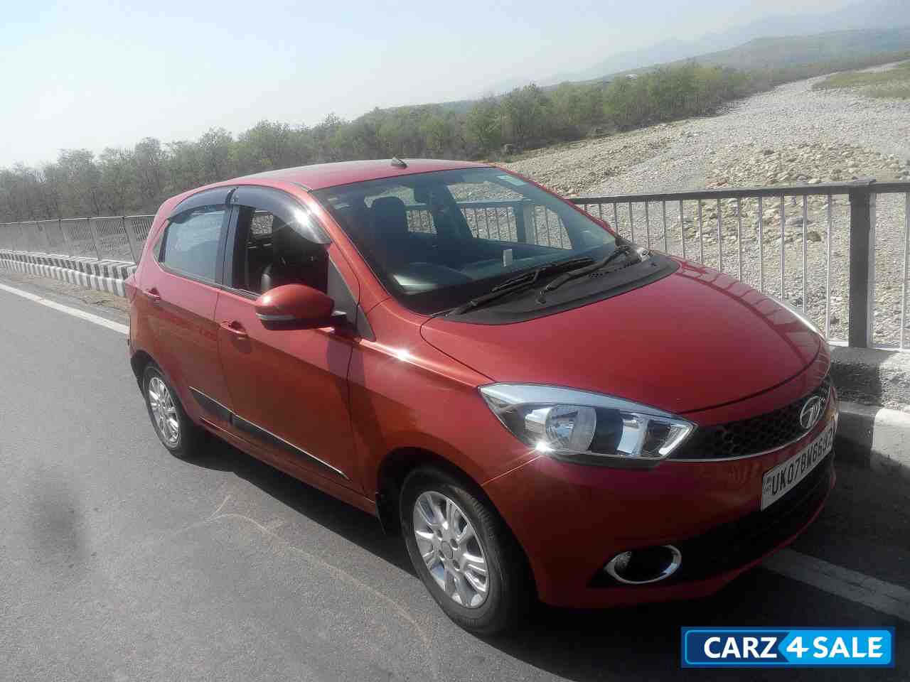 Cherry Red Tata  Tiago 1.2 Revotron XZ