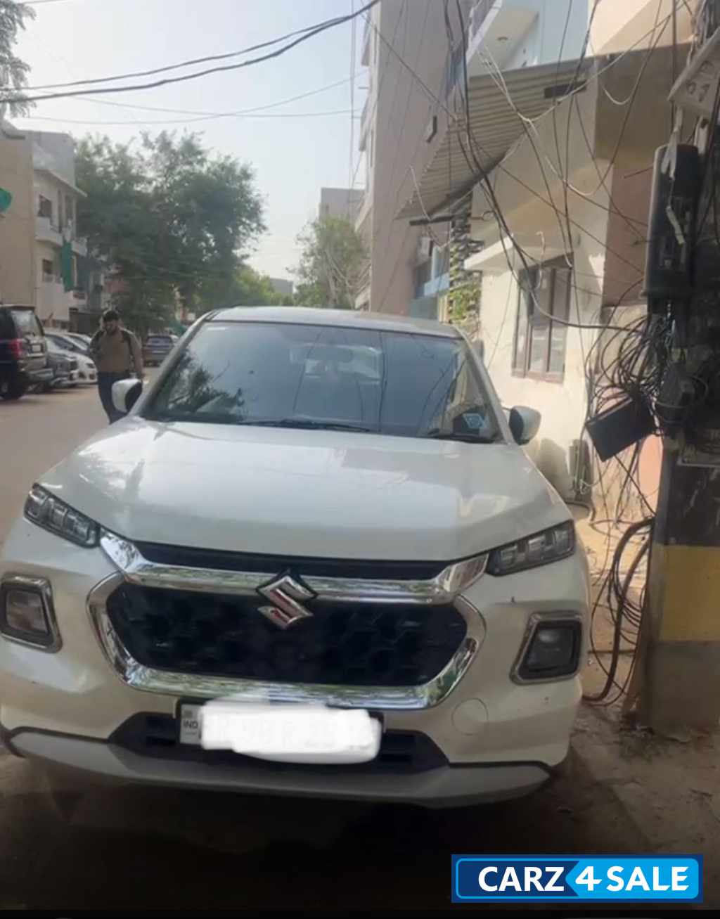 White Maruti Suzuki Grand Vitara Sigma