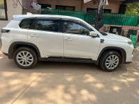 White Maruti Suzuki Grand Vitara Sigma