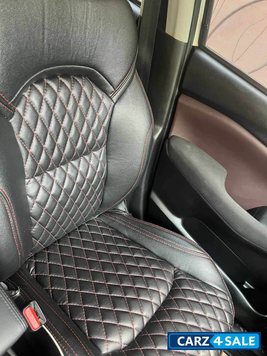 White Maruti Suzuki Grand Vitara Sigma