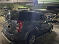 Mahindra XUV 500 W10