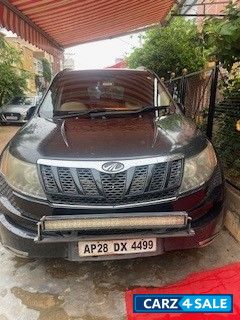 Black Mahindra XUV 500 W8
