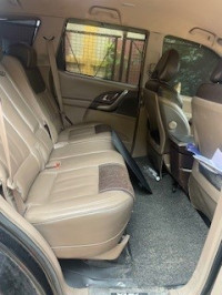 Black Mahindra XUV 500 W8