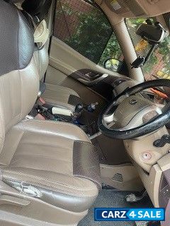 Black Mahindra XUV 500 W8