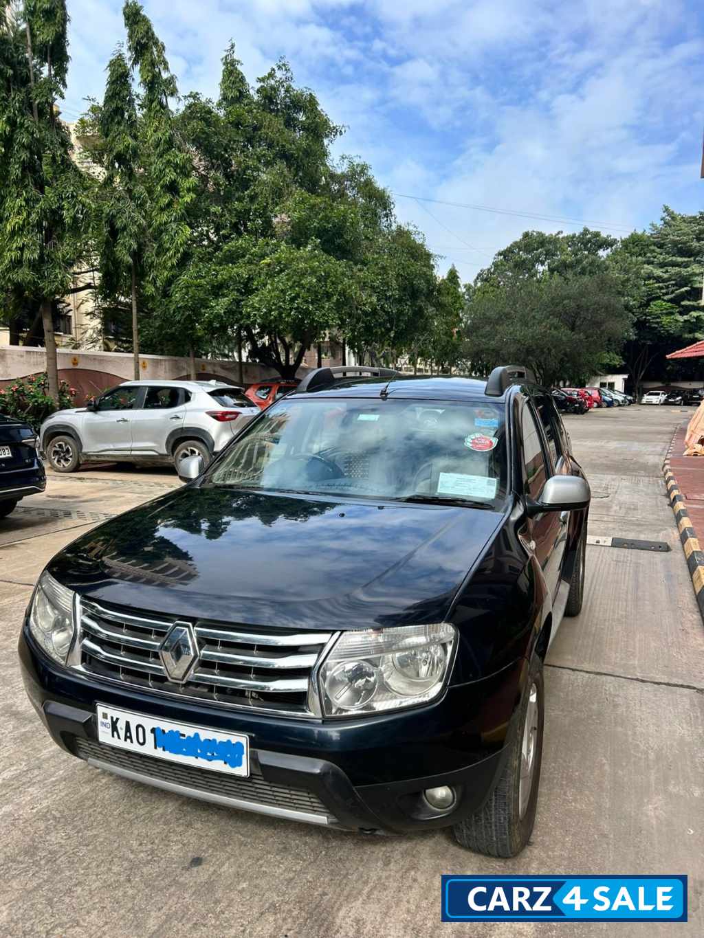 Black Renault Duster rxz 110 ps