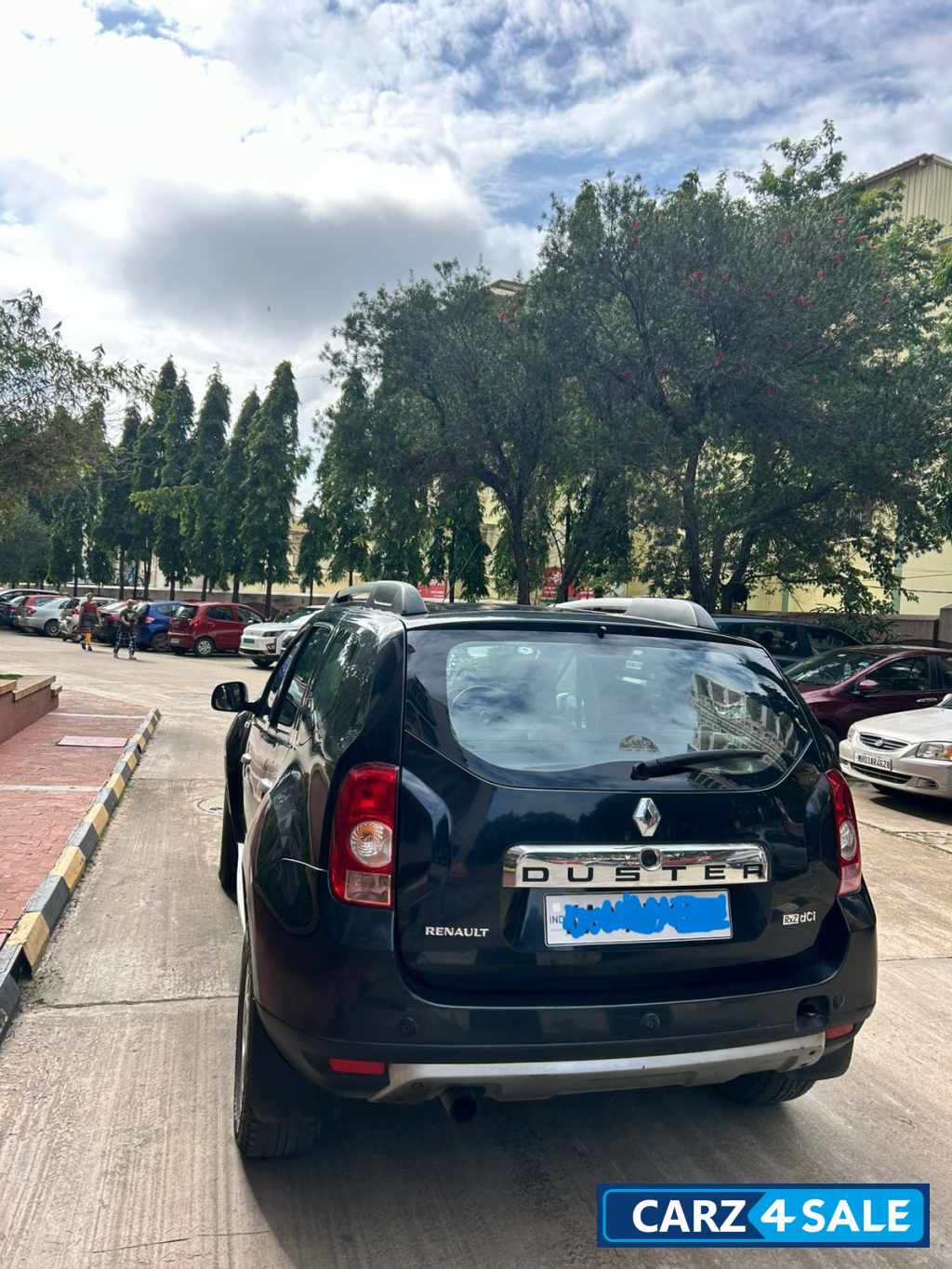 Black Renault Duster rxz 110 ps