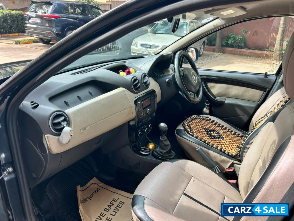 Black Renault Duster rxz 110 ps