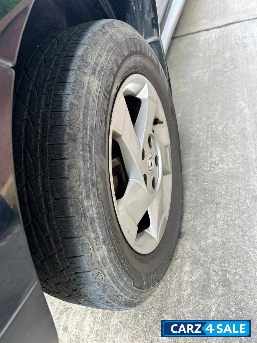 Black Renault Duster rxz 110 ps