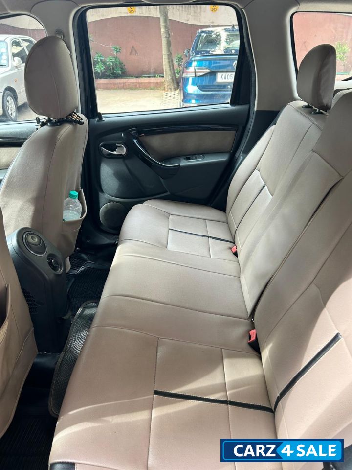 Black Renault Duster rxz 110 ps