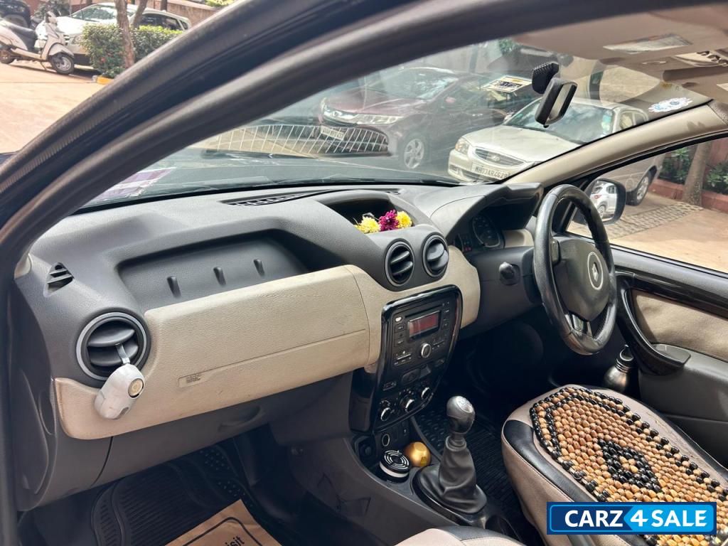 Black Renault Duster rxz 110 ps