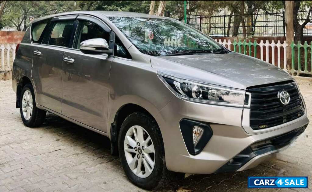 Toyota Innova Crysta g