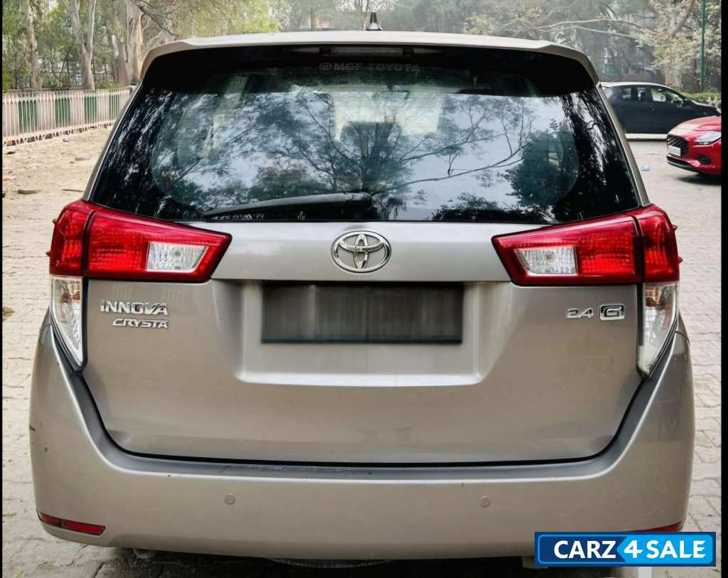 Toyota Innova Crysta g