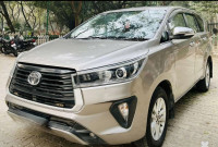 Toyota Innova Crysta g