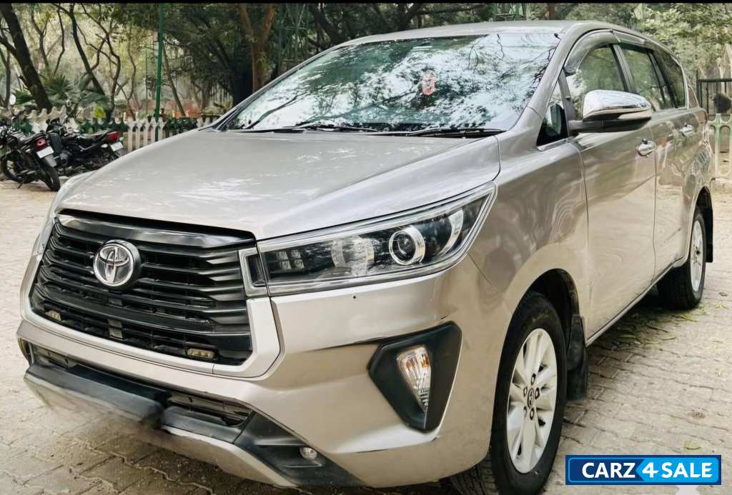 Toyota Innova Crysta g