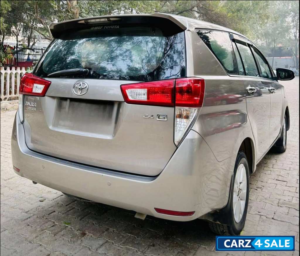 Toyota Innova Crysta g