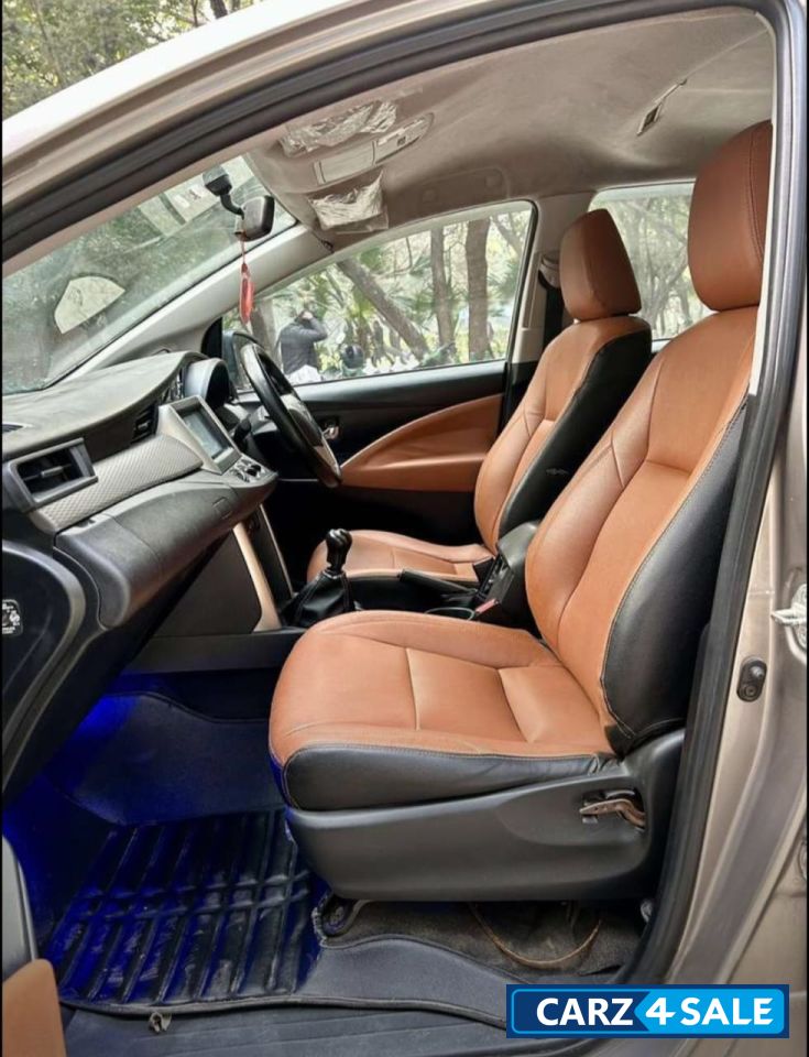 Toyota Innova Crysta g