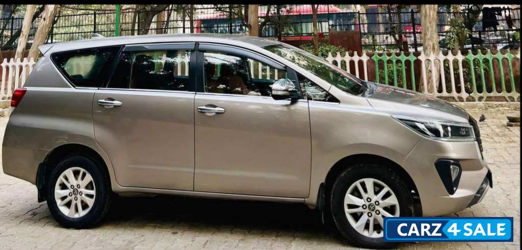 Toyota Innova Crysta g