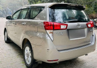 Toyota Innova Crysta g