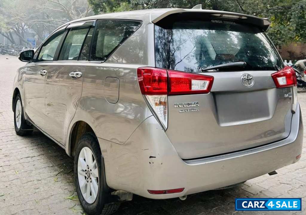 Toyota Innova Crysta g