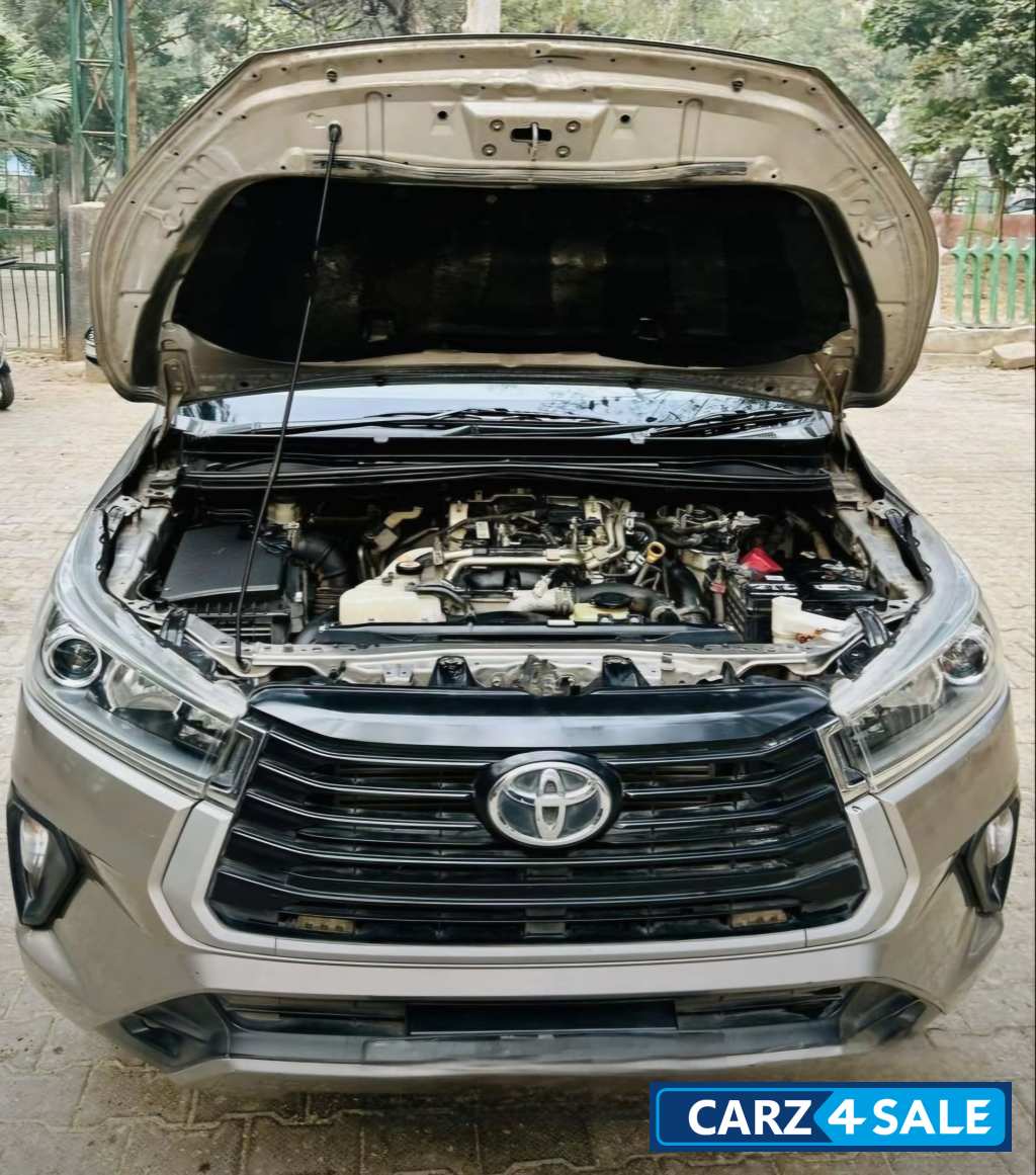 Toyota Innova Crysta g