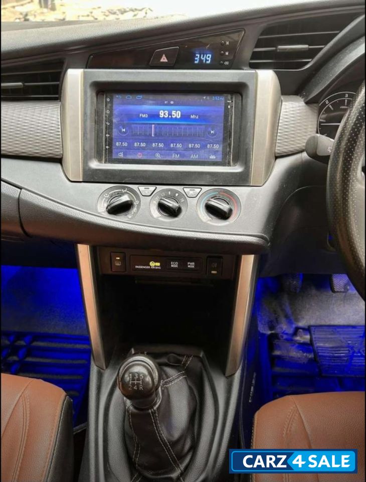 Toyota Innova Crysta g