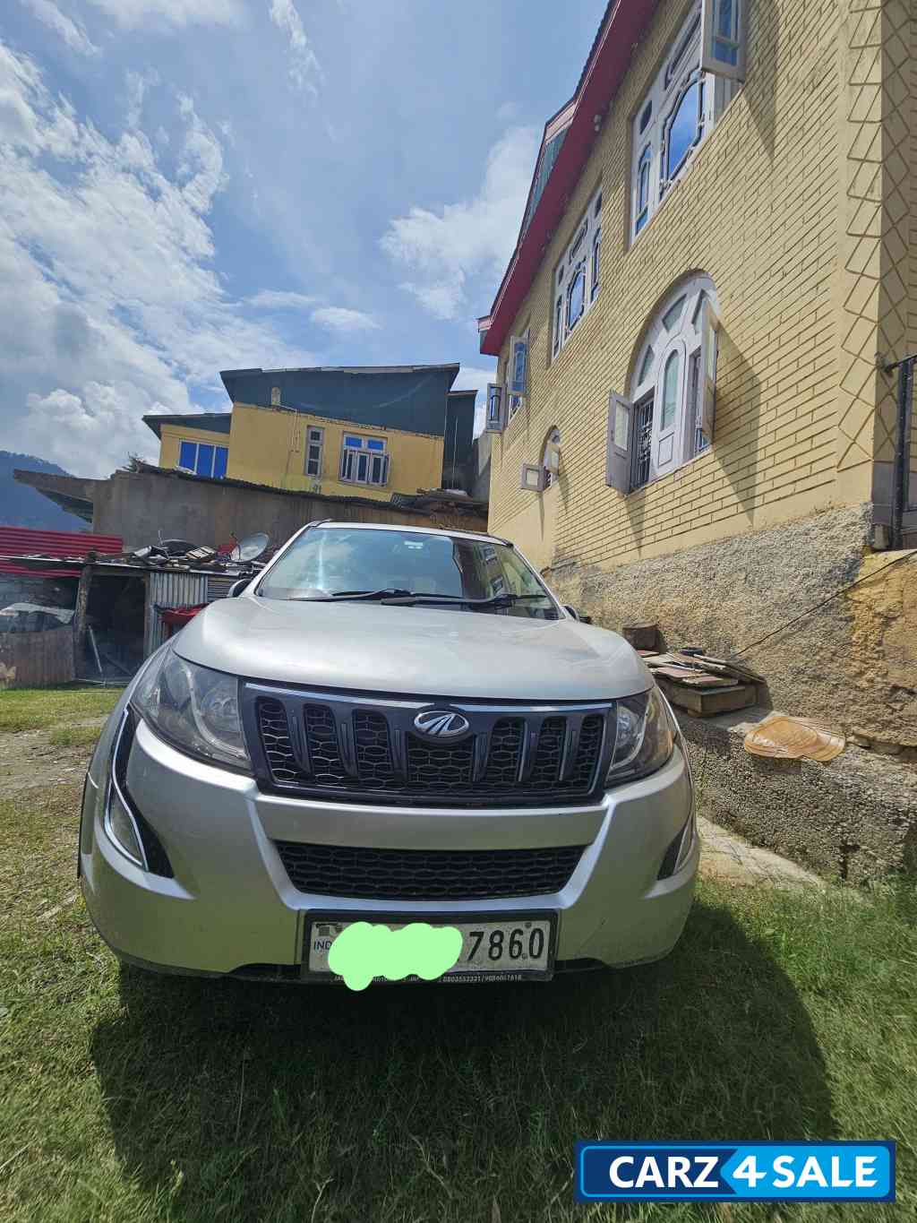 Mahindra XUV 500 W6
