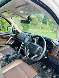 White Mahindra Scorpio Scorpio n z8 select diesel