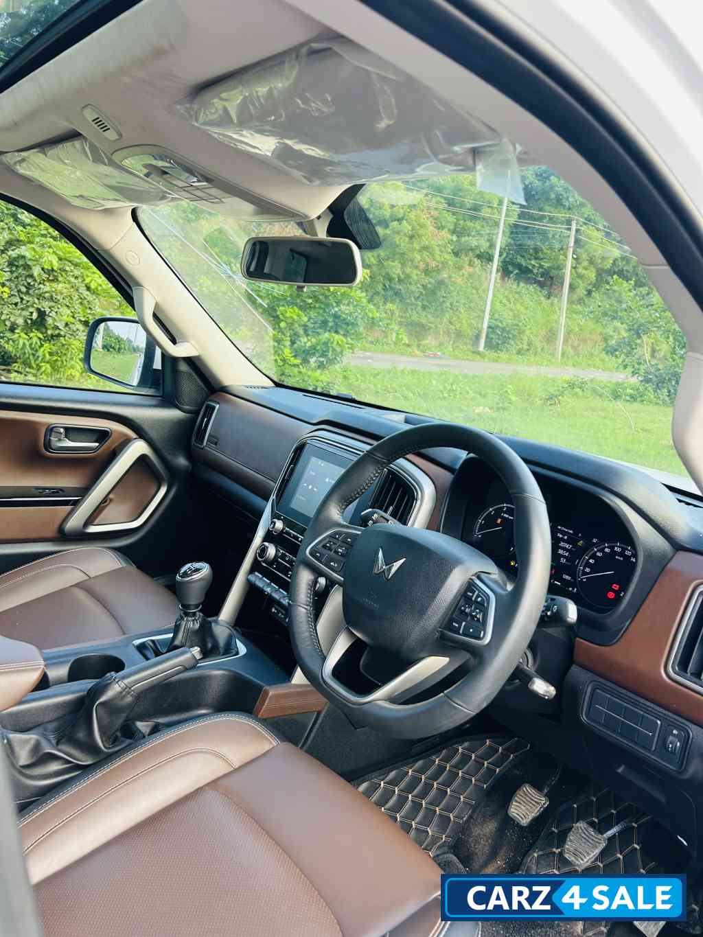 White Mahindra Scorpio Scorpio n z8 select diesel