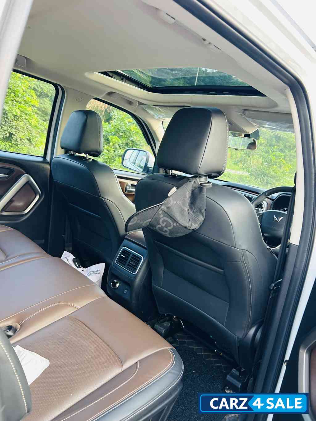 White Mahindra Scorpio Scorpio n z8 select diesel