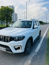 White Mahindra Scorpio Scorpio n z8 select diesel