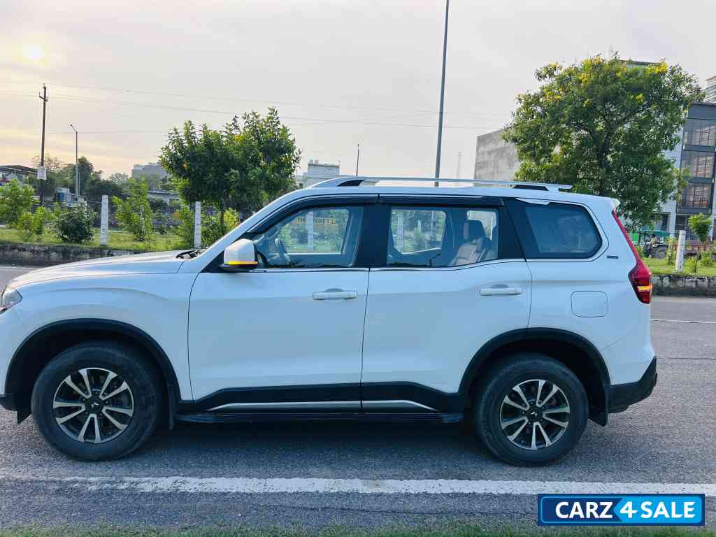 White Mahindra Scorpio Scorpio n z8 select diesel