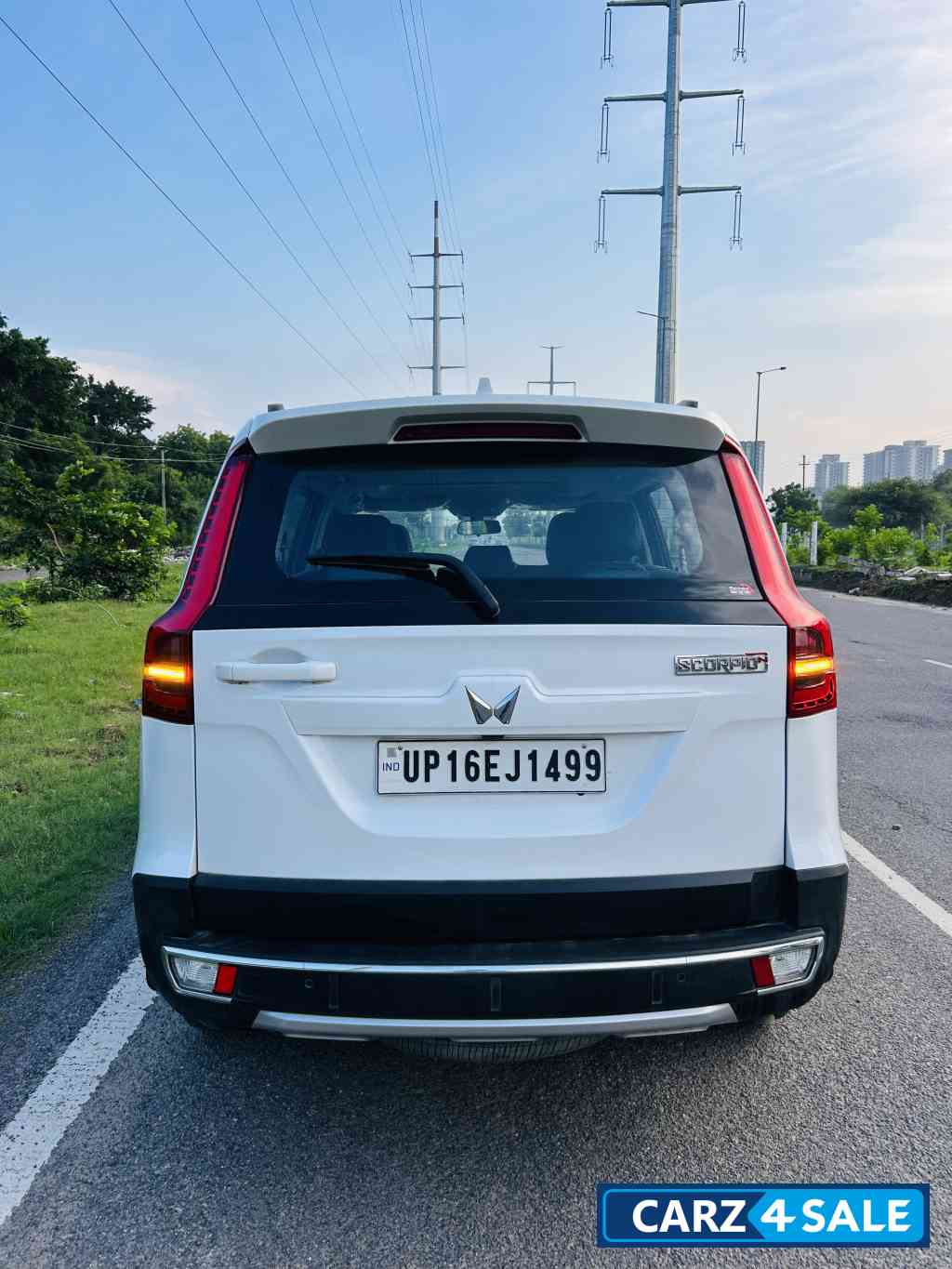 White Mahindra Scorpio Scorpio n z8 select diesel