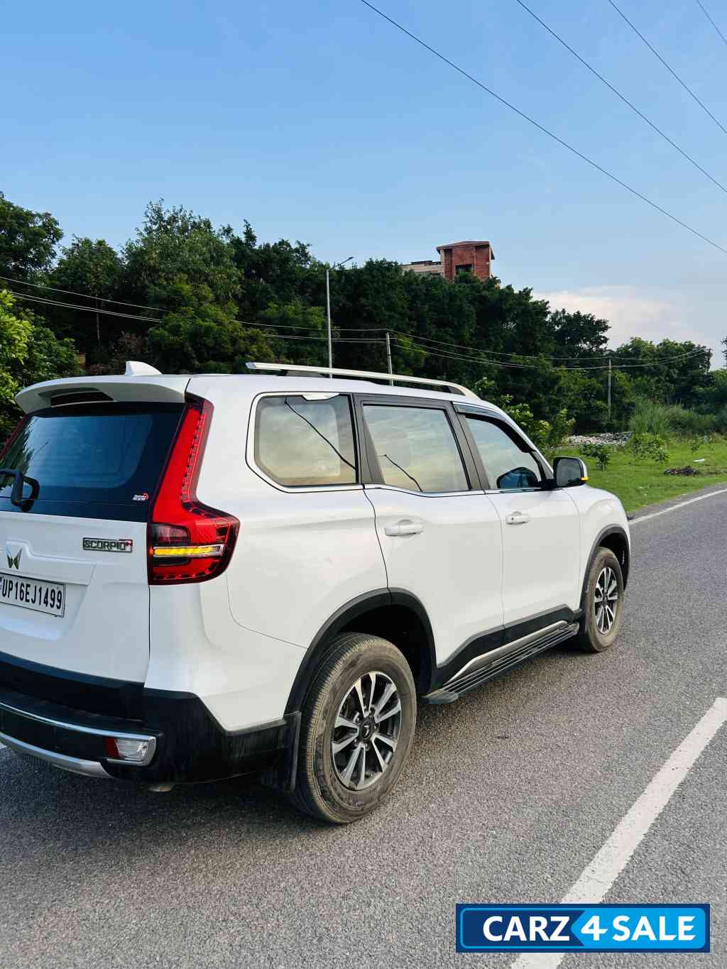 White Mahindra Scorpio Scorpio n z8 select diesel