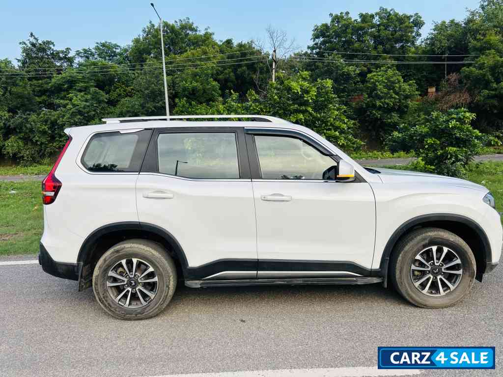White Mahindra Scorpio Scorpio n z8 select diesel