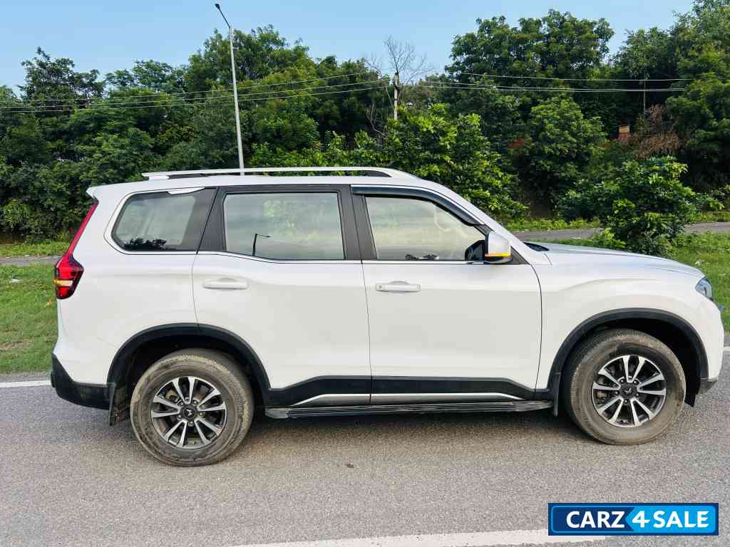 White Mahindra Scorpio Scorpio n z8 select diesel