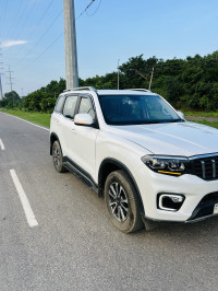 White Mahindra Scorpio Scorpio n z8 select diesel