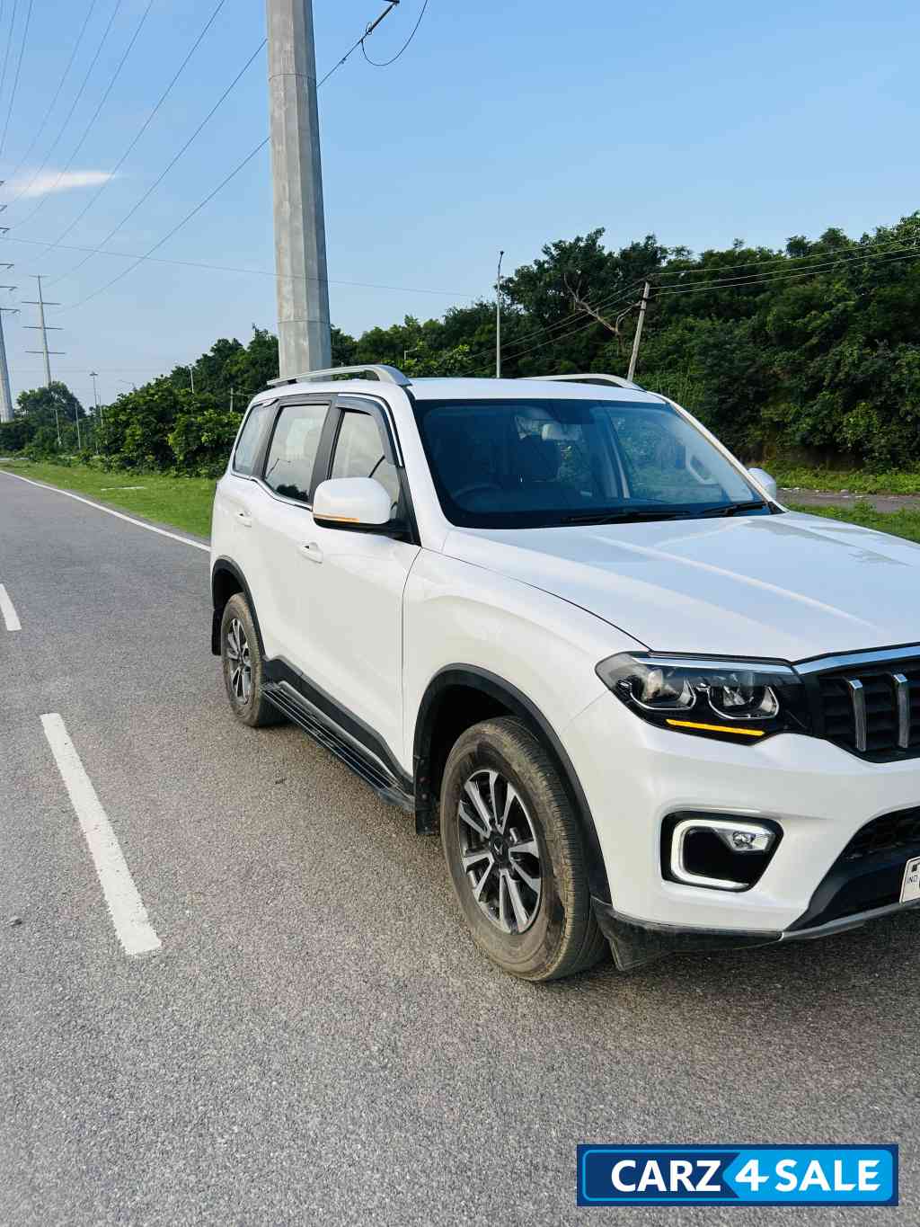 White Mahindra Scorpio Scorpio n z8 select diesel