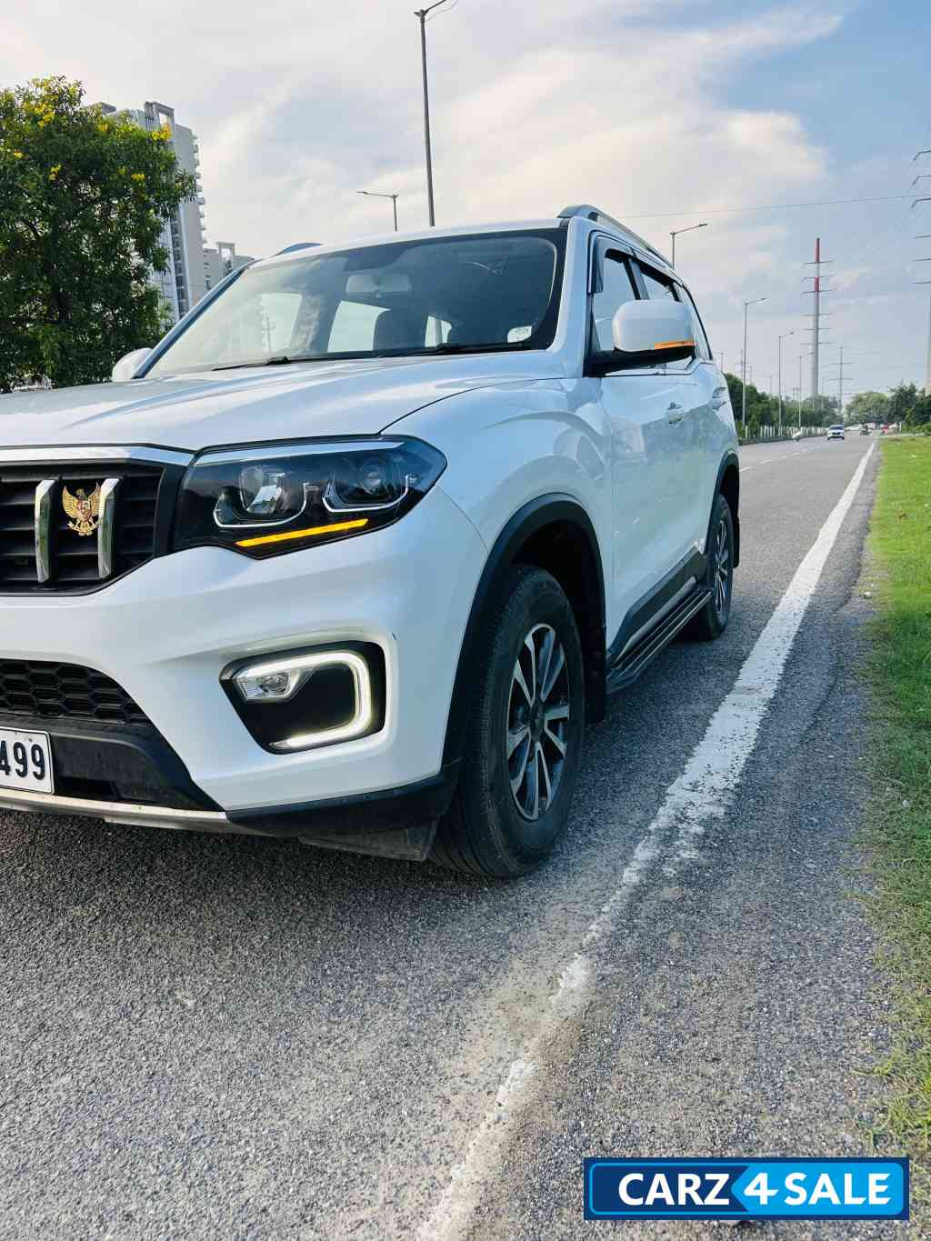 White Mahindra Scorpio Scorpio n z8 select diesel