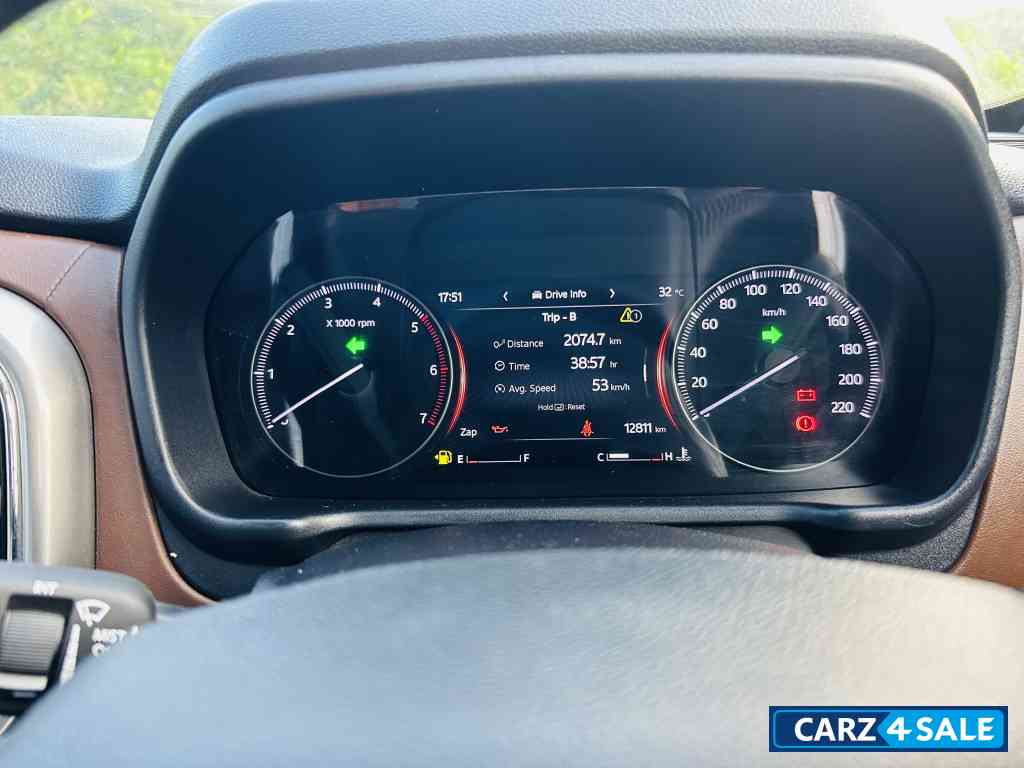 White Mahindra Scorpio Scorpio n z8 select diesel