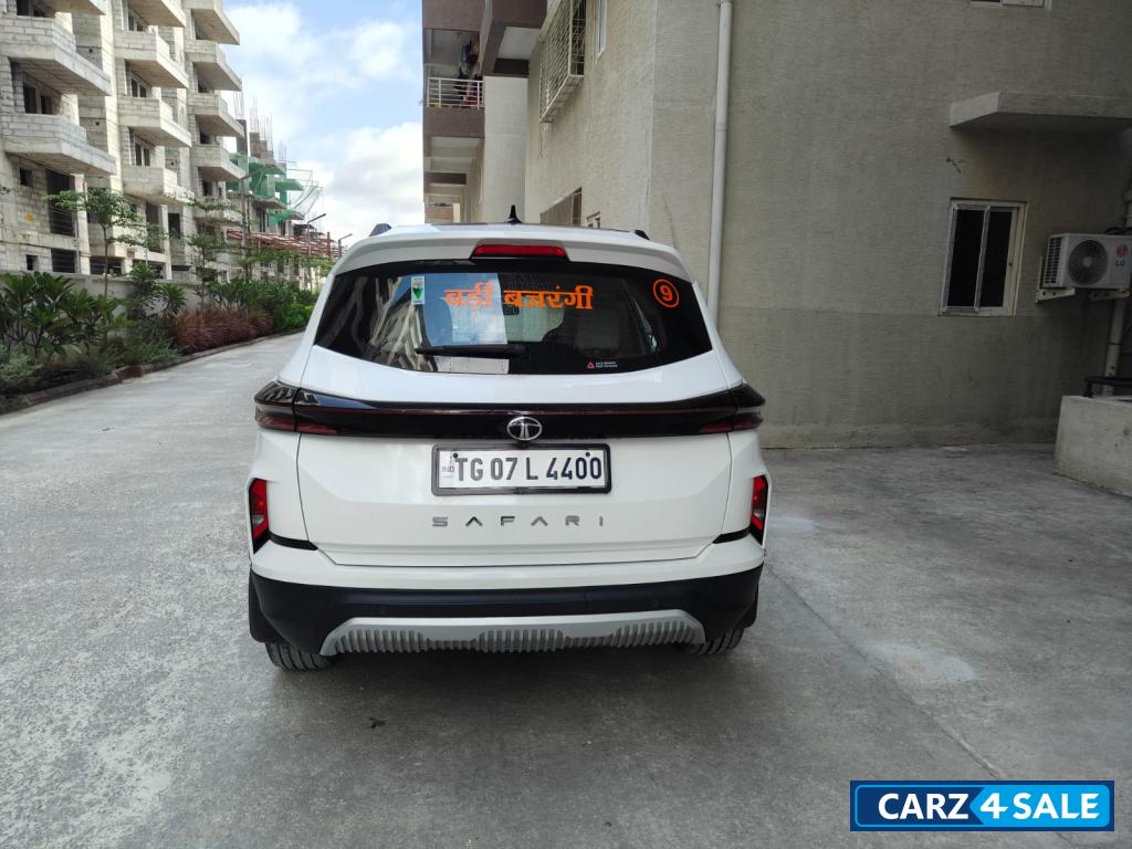 White & Black (dt) Tata Safari Accomplished Plus Dual Tone AT 7 STR