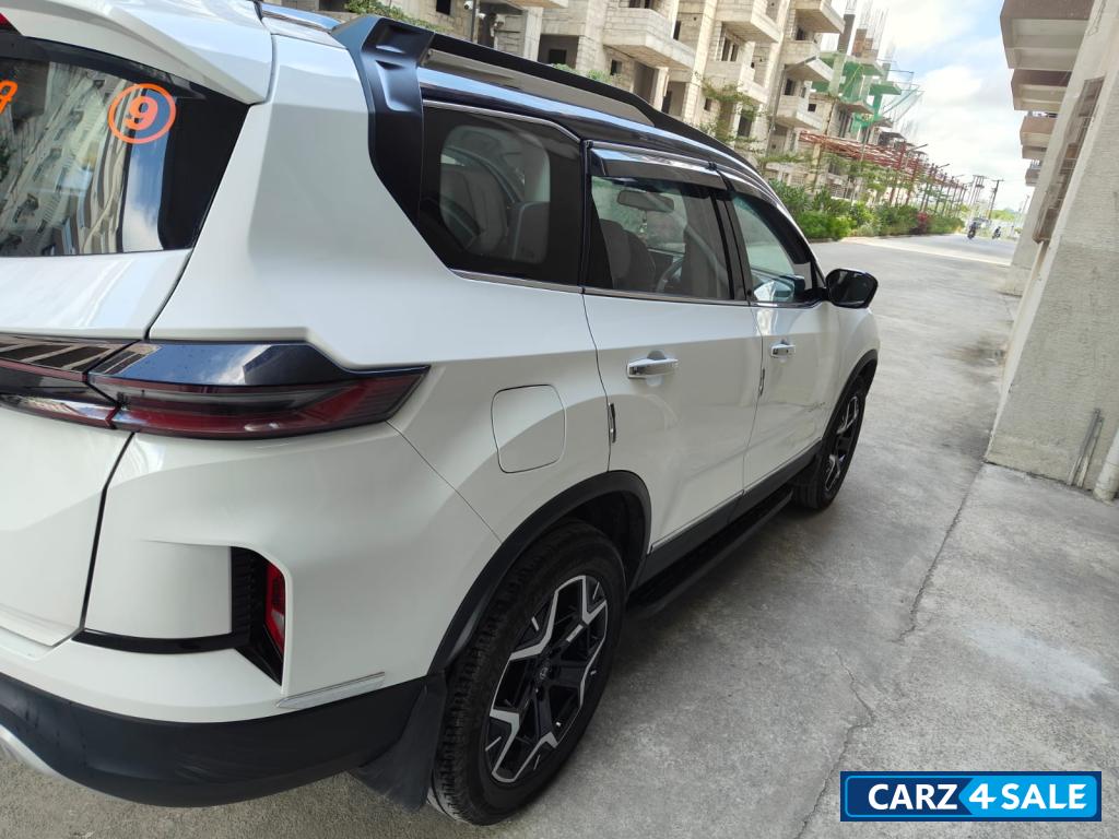 White & Black (dt) Tata Safari Accomplished Plus Dual Tone AT 7 STR