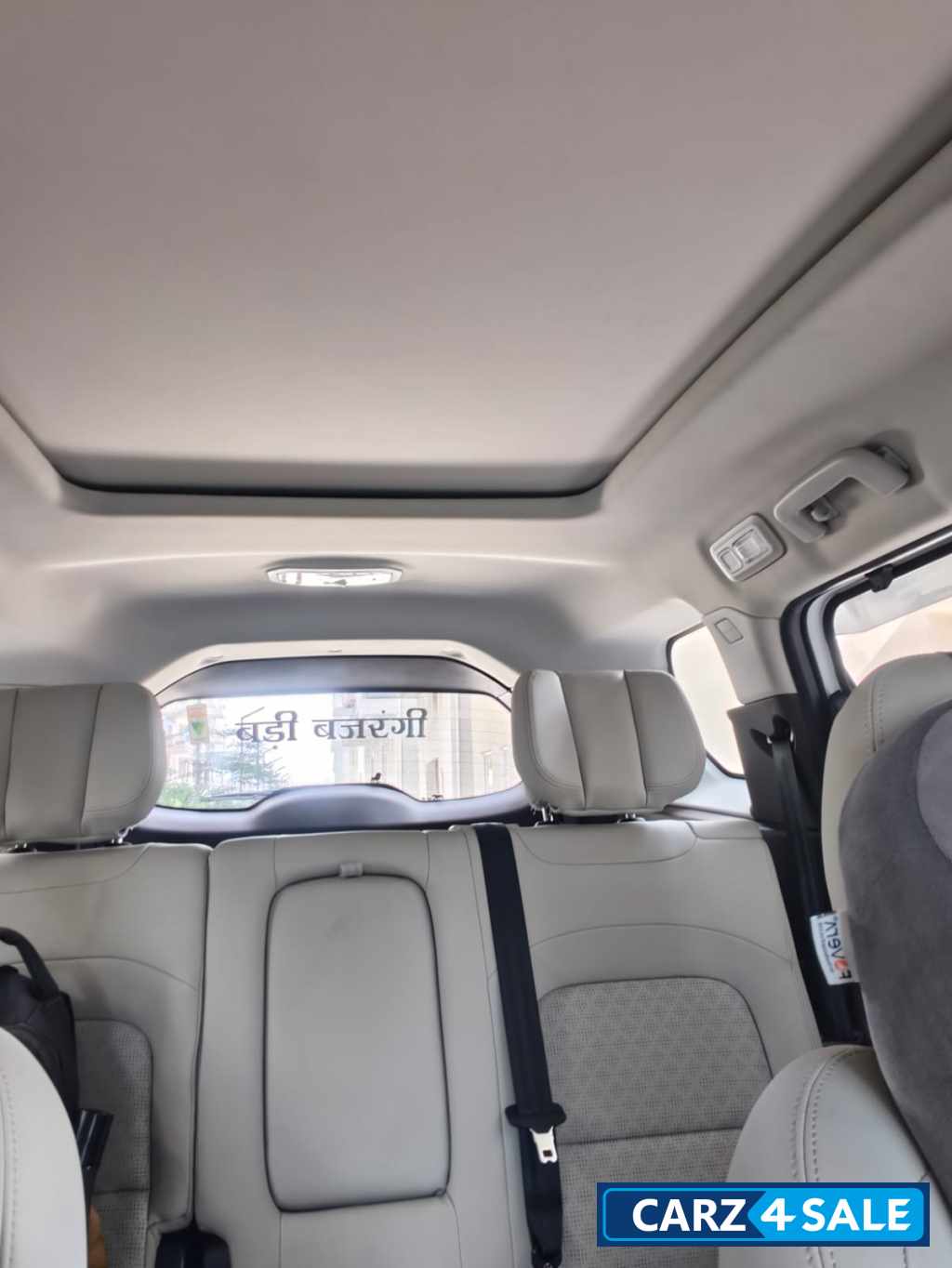 White & Black (dt) Tata Safari Accomplished Plus Dual Tone AT 7 STR