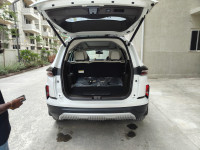 White & Black (dt) Tata Safari Accomplished Plus Dual Tone AT 7 STR