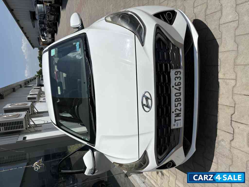 Polar White 2 Hyundai Aura 1.2 AMT kappa SX plus