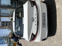 Polar White 2 Hyundai Aura 1.2 AMT kappa SX plus