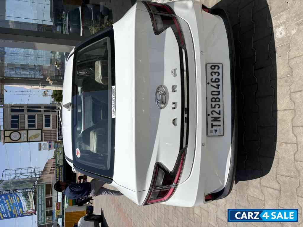 Polar White 2 Hyundai Aura 1.2 AMT kappa SX plus