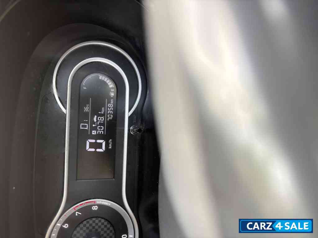 Polar White 2 Hyundai Aura 1.2 AMT kappa SX plus