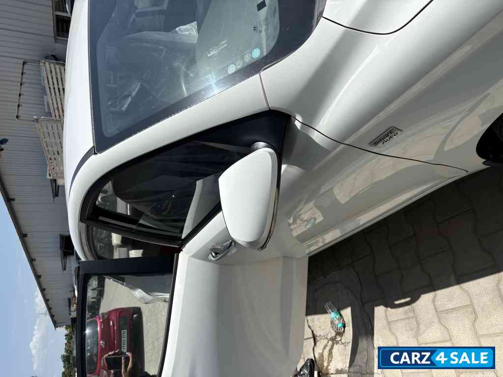 Polar White 2 Hyundai Aura 1.2 AMT kappa SX plus