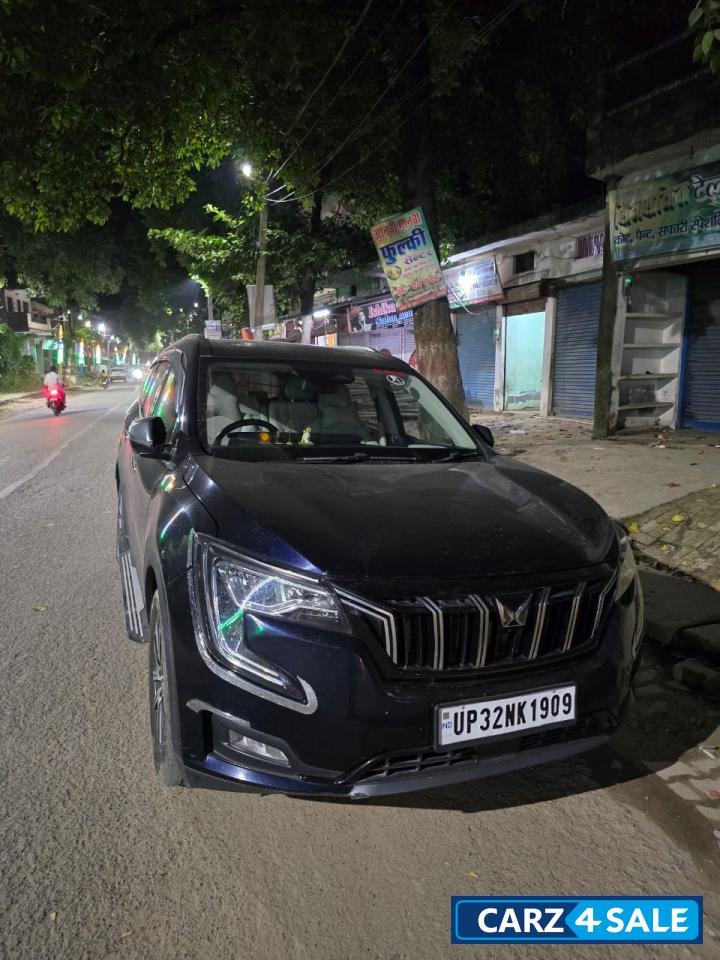 Midnight Black Mahindra XUV700 Ax7 l
